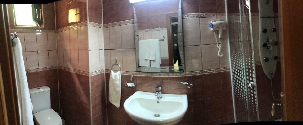 Hotel Bulevard Дробета-Турну Северин Екстериор снимка