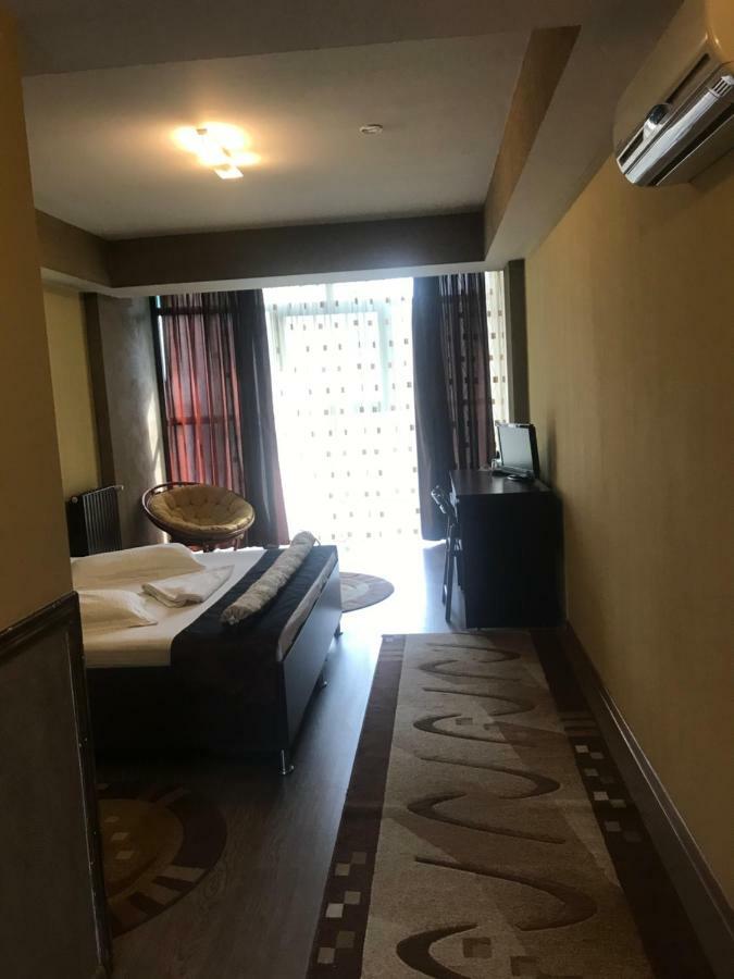 Hotel Bulevard Дробета-Турну Северин Екстериор снимка