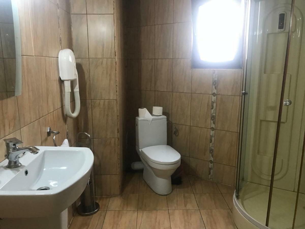 Hotel Bulevard Дробета-Турну Северин Екстериор снимка